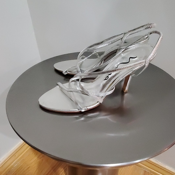 Sandals - Picture 2 of 4